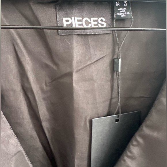 ASOS Black Long Sleeve Dress with Cream Trim - Picture 5 of 8